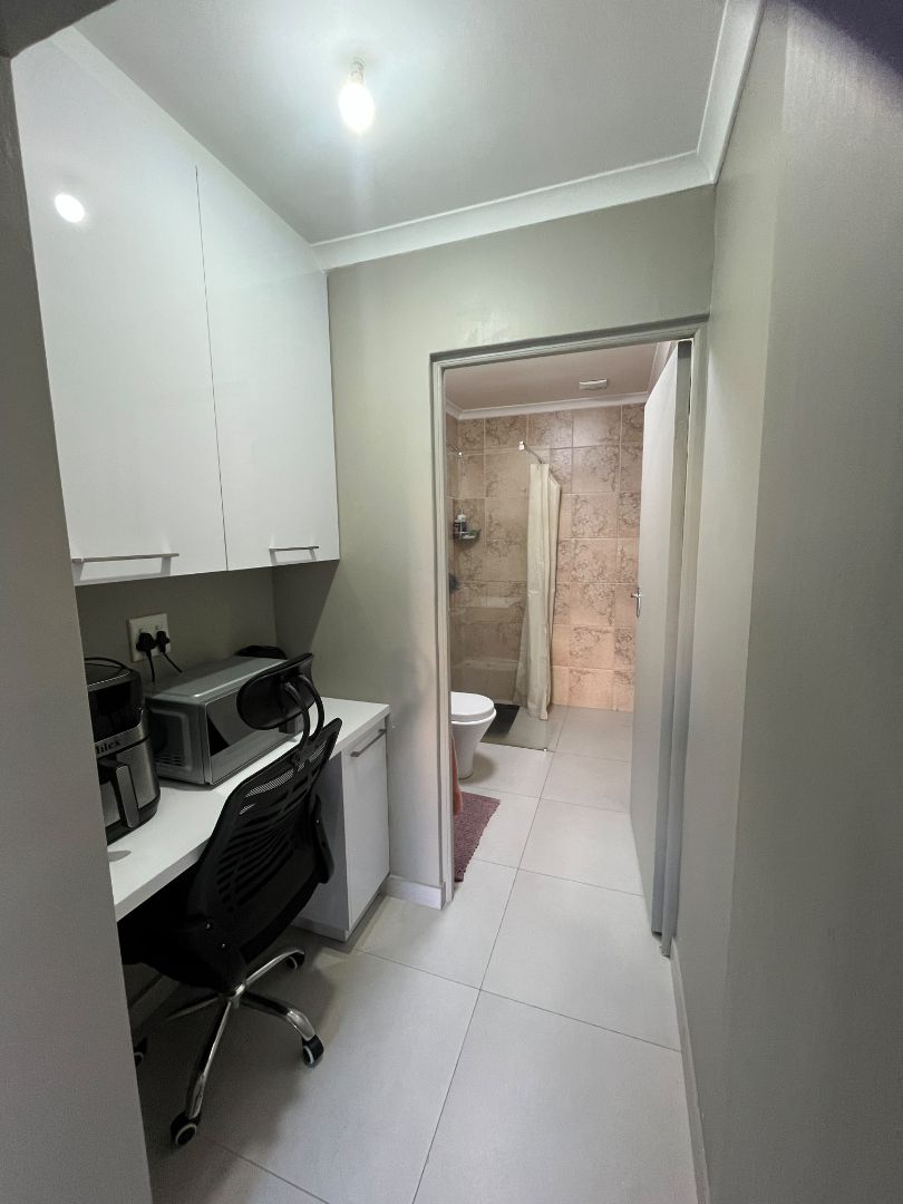 To Let 1 Bedroom Property for Rent in Walmer Estate Western Cape